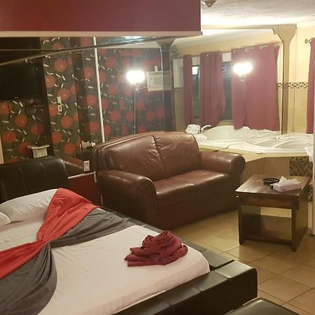 Chomedey Inn Laval Eksteriør bilde