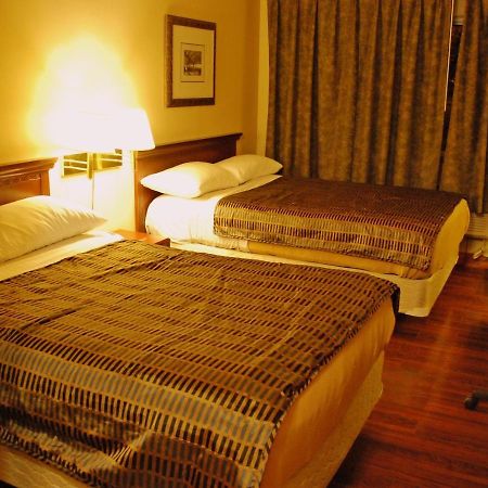 Chomedey Inn Laval Eksteriør bilde