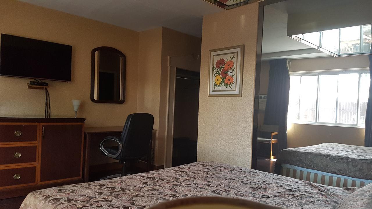 Chomedey Inn Laval Eksteriør bilde