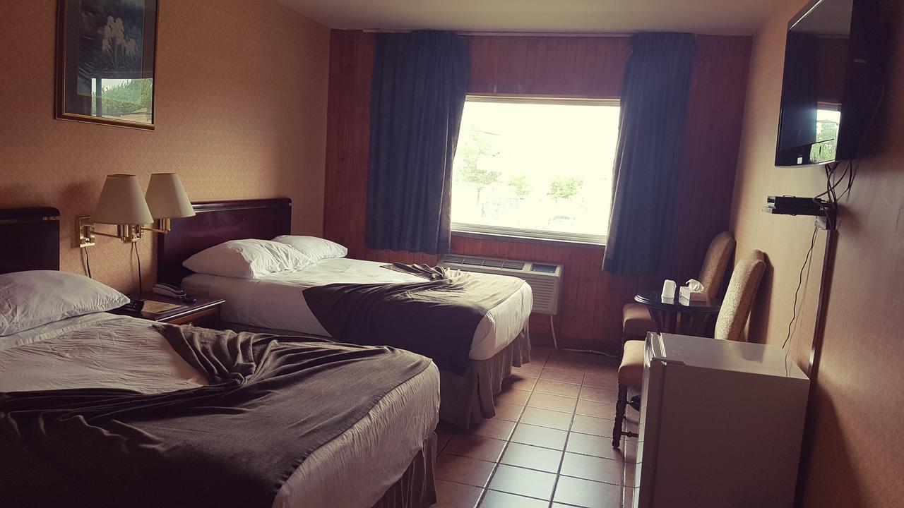 Chomedey Inn Laval Eksteriør bilde