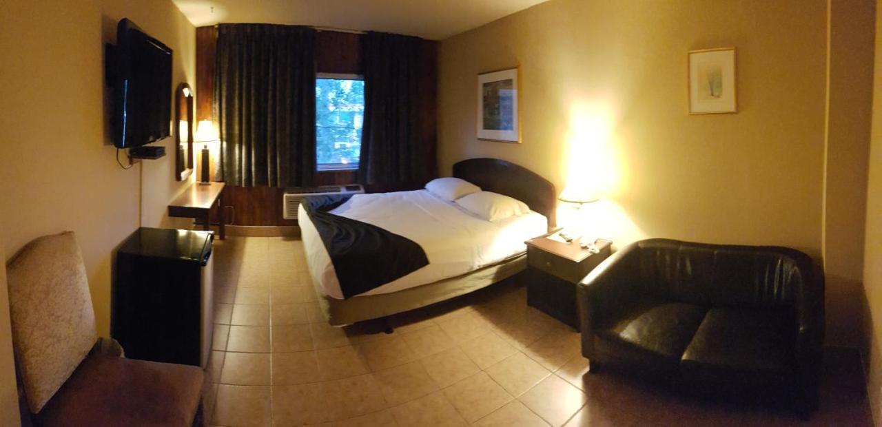 Chomedey Inn Laval Eksteriør bilde